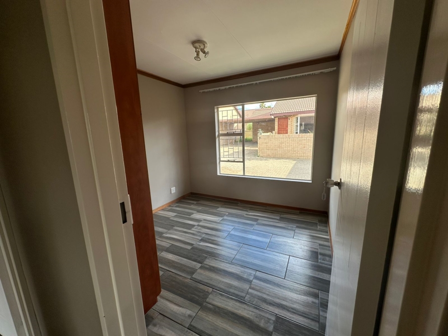 To Let 3 Bedroom Property for Rent in Pentagon Park Free State